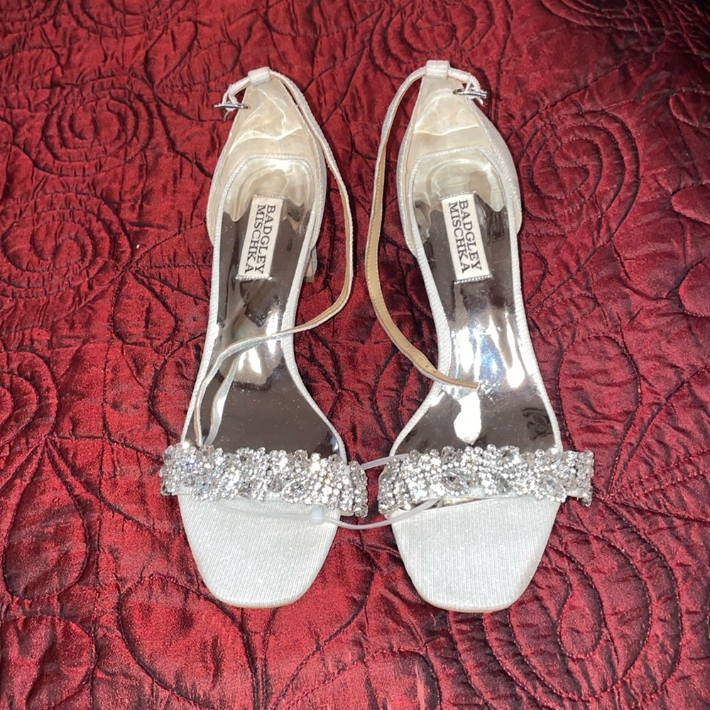 Badgley Mischka Alexa Embellished Bock Heel Sandals. SZ 7